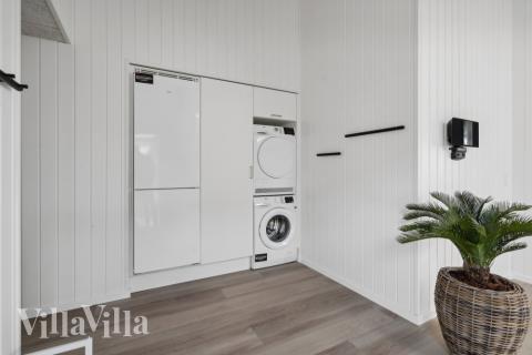 Det romslige inngangspartiet til luksushus nr. 614 i Fyn og øyer