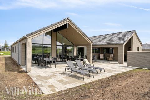 Luksushus nr. 614 har en deilig terrasse med gode hagemøbler til 16 personer.