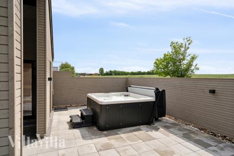 Nyt varmen i boblebadet i luksushus nr. 614 i Fyn og øyer