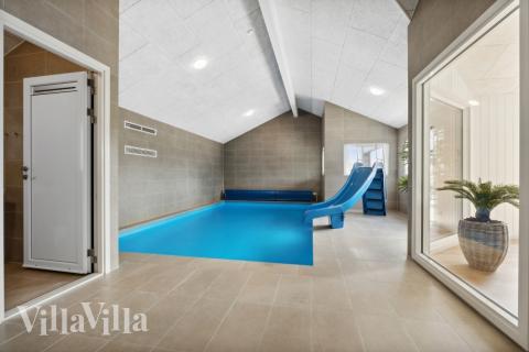 Det flotte bassenget i luksushus nr. 615 til 30 personer