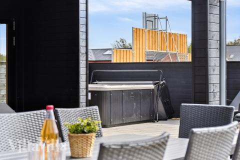 Stor terrasse i luksushus nr. 615 i Nordjylland.