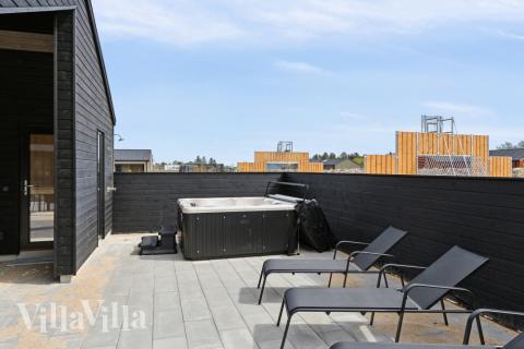 Luksushus nr. 615 har en deilig terrasse med gode hagemøbler til 30 personer.