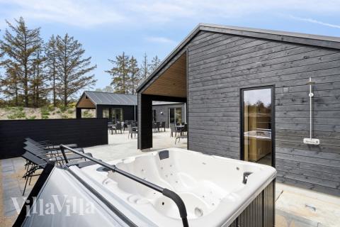 Nyt varmen i boblebadet i luksushus nr. 615 i Nordjylland