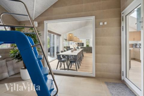 Det flotte bassenget i luksushus nr. 616 til 16 personer