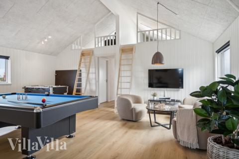Luksushus nr. 617 til 14 personer tilbyr et stort aktivitetsrom med bl.a. biljard og dart