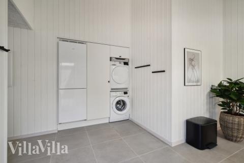 Det romslige inngangspartiet til luksushus nr. 618 i Fyn og øyer