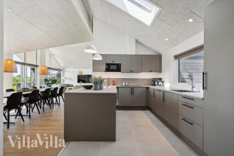 Kjøkkenet i luksushus nr. 618 er fullt utstyrt så dere lett kan lage mat til 16 personer.