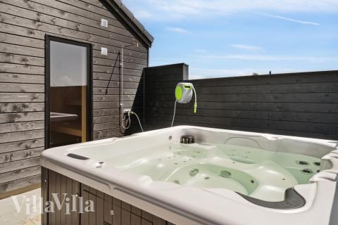 Nyt varmen i boblebadet i luksushus nr. 618 i Fyn og øyer
