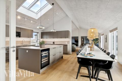 Kjøkkenet i luksushus nr. 619 er fullt utstyrt så dere lett kan lage mat til 30 personer.