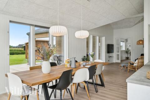 Oppholdsrom med plass til 12 i luksushus nr. 620.