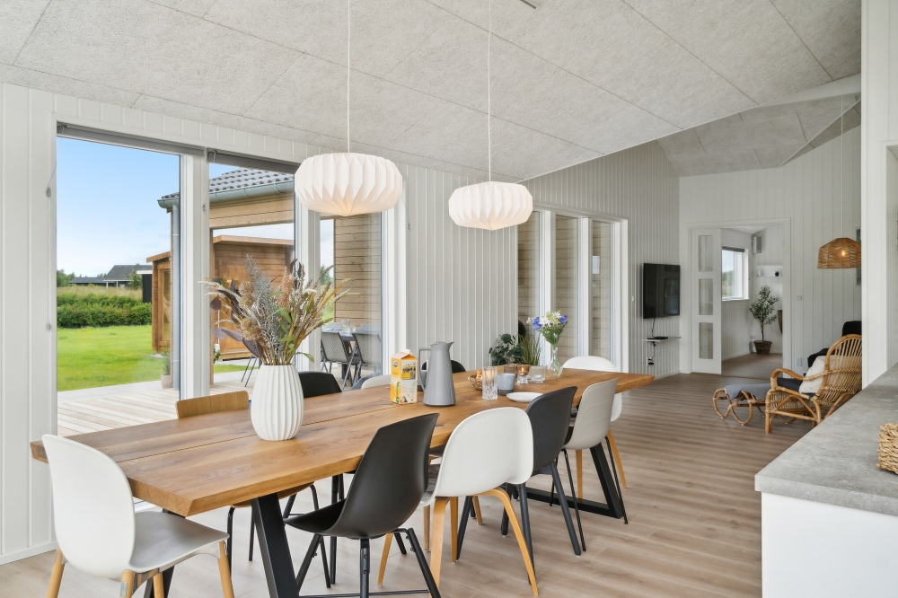 Oppholdsrom med plass til 12 i luksushus nr. 620.