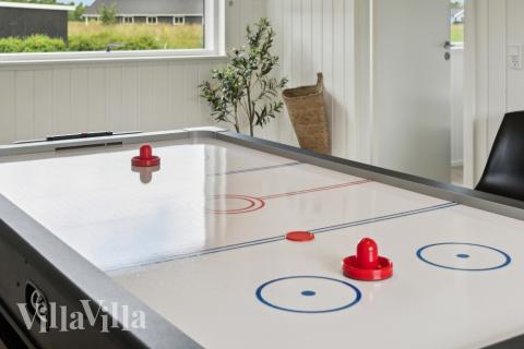 Luksushus nr. 620 til 12 personer tilbyr et stort aktivitetsrom med bl.a. biljard og dart