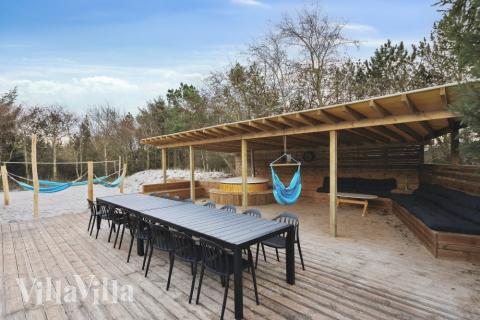 Luksushus nr. 623 har en deilig terrasse med gode hagemøbler til 15 personer.