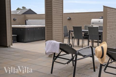 Stor terrasse i luksushus nr. 624 i Sydjylland.