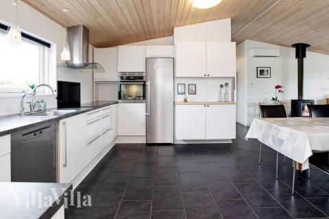 Kjøkkenet i luksushus nr. 626 er fullt utstyrt så dere lett kan lage mat til 14 personer.