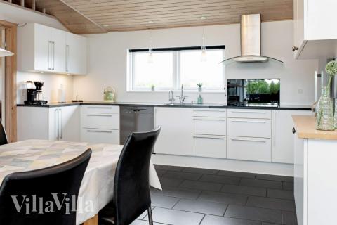 Kjøkkenet i luksushus nr. 626 er godt innrettet.