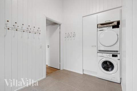 Det romslige inngangspartiet til luksushus nr. 627 i Vestjylland