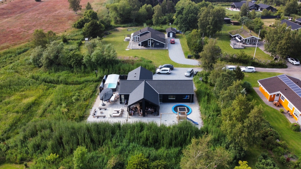 Dette lekre huset med svømmebasseng, nr. 628, med plass til 12 personer, ligger i Nordjylland