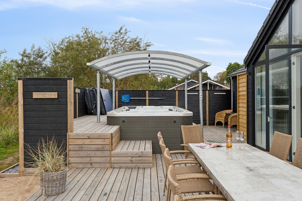 Luksushus nr. 628 har en deilig terrasse med gode hagemøbler til 12 personer.