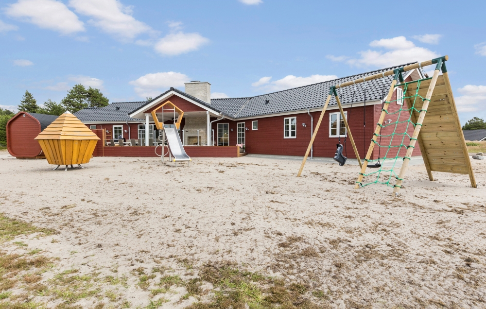 Dette lekre huset med svømmebasseng, nr. 629, med plass til 20 personer, ligger i Sydjylland