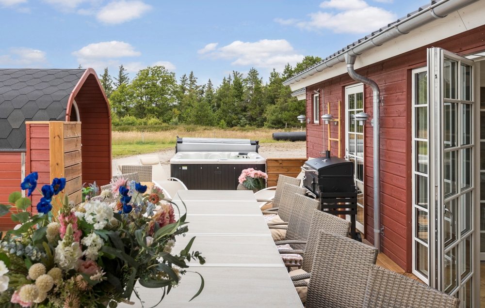 Luksushus nr. 629 har en deilig terrasse med gode hagemøbler til 20 personer.