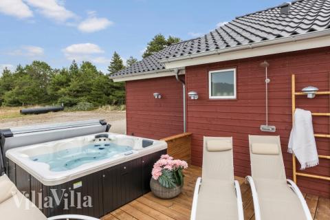 Nyt varmen i boblebadet i luksushus nr. 629 i Sydjylland