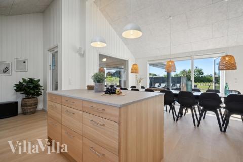 Kjøkkenet i luksushus nr. 633 i Sydjylland er godt innrettet.