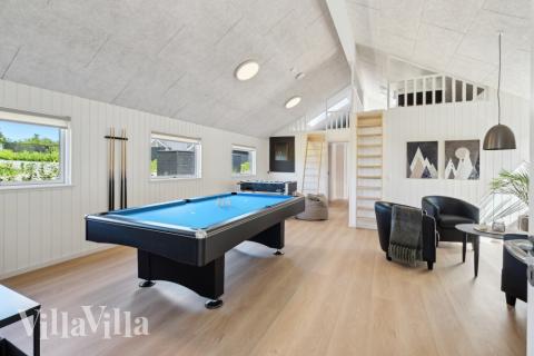 Luksushus nr. 633 til 18 personer tilbyr et stort aktivitetsrom med bl.a. biljard og dart