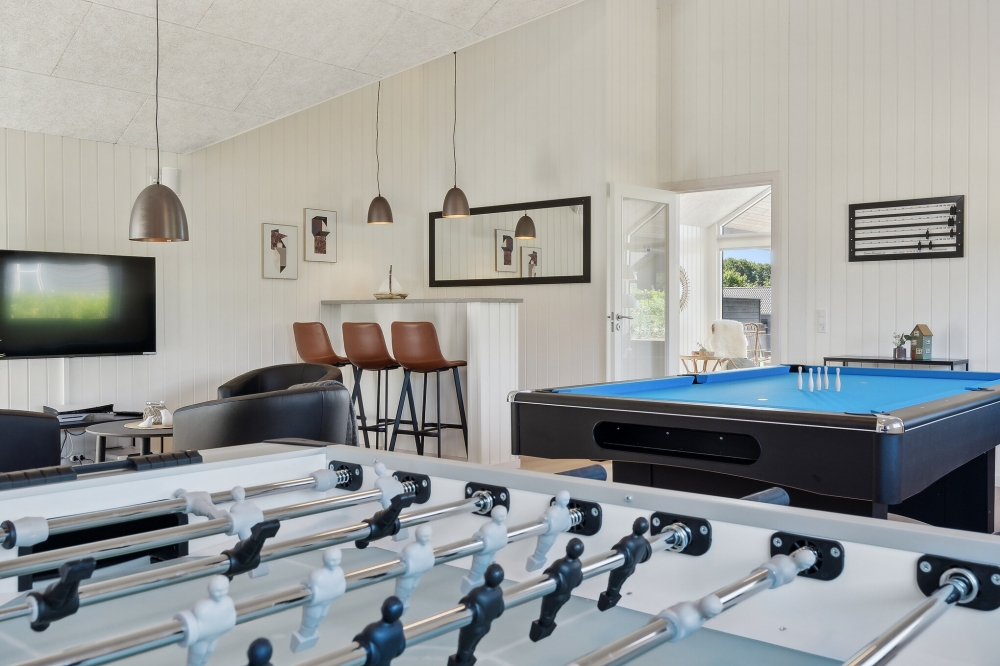 I tillegg til alle aktivitetsmulighetene i husets bassengavdeling, kan du også spille biljard, bordtennis og dart i luksushus nr. 633