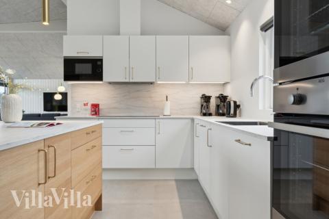 Kjøkkenet i luksushus nr. 634 i Nordjylland er godt innrettet.