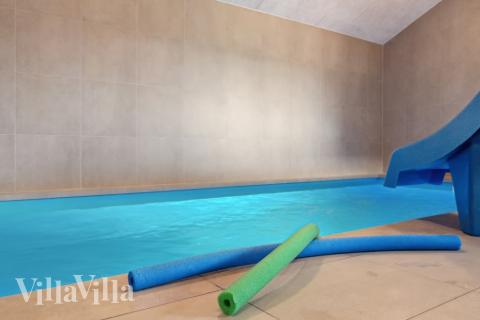 Det flotte bassenget i luksushus nr. 634 til 18 personer