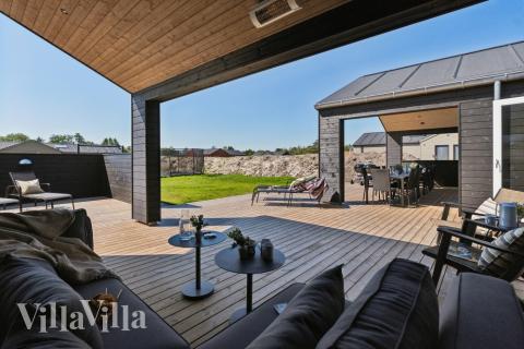 Stor terrasse i luksushus nr. 634 i Nordjylland.