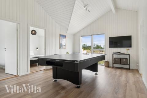 Luksushus nr. 636 til 8 personer tilbyr et stort aktivitetsrom med bl.a. biljard og dart