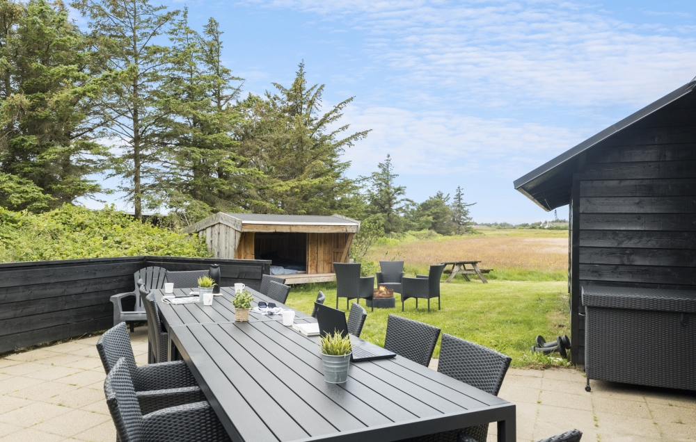 Luksushus nr. 637 har en deilig terrasse med gode hagemøbler til 24 personer.