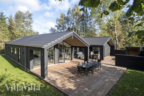 Dette lekre huset med svømmebasseng, nr. 638, med plass til 16 personer, ligger i Nordsjælland