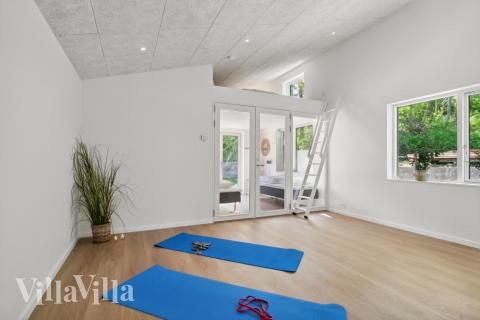 I tillegg til alle aktivitetsmulighetene i husets bassengavdeling, kan du også spille biljard, bordtennis og dart i luksushus nr. 641