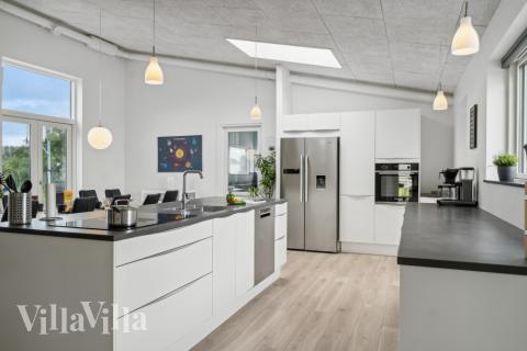 Kjøkkenet i luksushus nr. 642 er fullt utstyrt så dere lett kan lage mat til 16 personer.