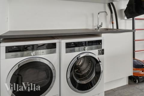 Det romslige inngangspartiet til luksushus nr. 642 i Lolland/Falster/Møn