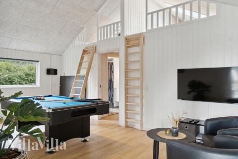 I tillegg til alle aktivitetsmulighetene i husets bassengavdeling, kan du også spille biljard, bordtennis og dart i luksushus nr. 644