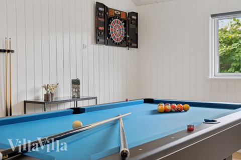 Luksushus nr. 644 til 14 personer tilbyr et stort aktivitetsrom med bl.a. biljard og dart