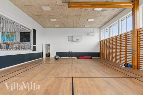 Luksushus nr. 645 til 40 personer tilbyr et stort aktivitetsrom med bl.a. biljard og dart