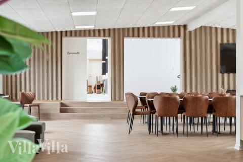 Oppholdsrom med plass til 40 i luksushus nr. 645.