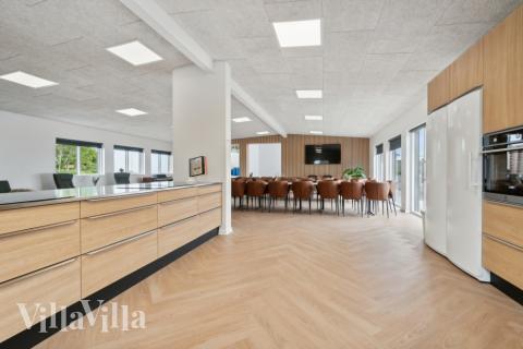 Kjøkkenet i luksushus nr. 645 er fullt utstyrt så dere lett kan lage mat til 40 personer.