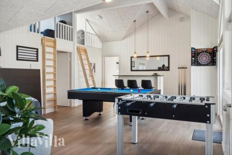 Luksushus nr. 646 til 18 personer tilbyr et stort aktivitetsrom med bl.a. biljard og dart