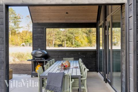 Nyt en grillkveld på terrassen i luksushus nr. 646 i Nordsjælland