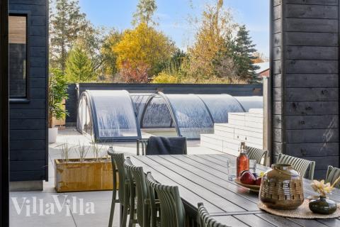 Luksushus nr. 646 har en deilig terrasse med gode hagemøbler til 18 personer.