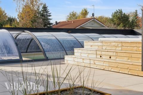 Det flotte bassenget i luksushus nr. 646 til 18 personer