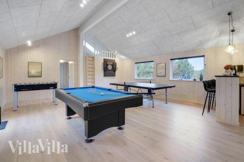 I tillegg til alle aktivitetsmulighetene i husets bassengavdeling, kan du også spille biljard, bordtennis og dart i luksushus nr. 808