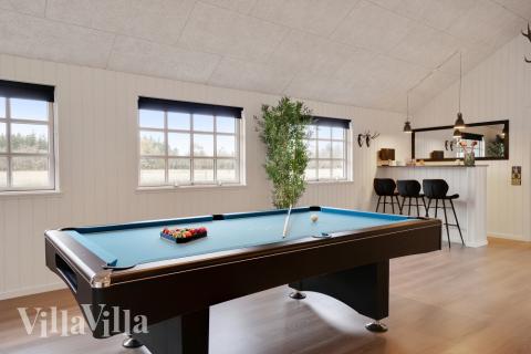 Luksushus nr. 810 til 18 personer tilbyr et stort aktivitetsrom med bl.a. biljard og dart