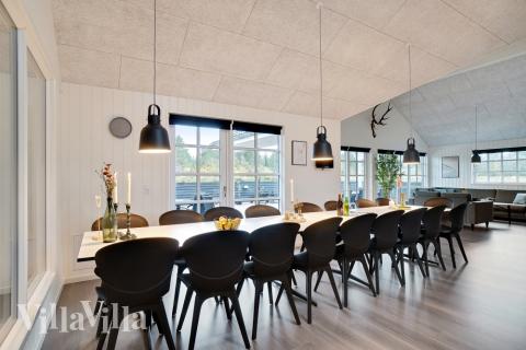 Kjøkkenet i luksushus nr. 810 er fullt utstyrt så dere lett kan lage mat til 18 personer.